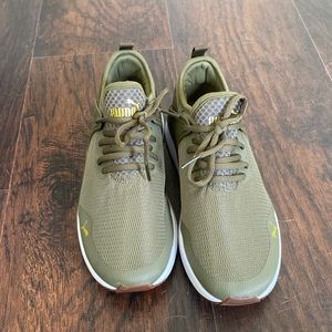 Brand new puma sneakers